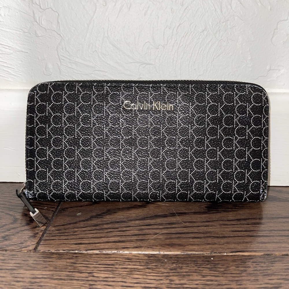 Calvin Klein Zip Wallet